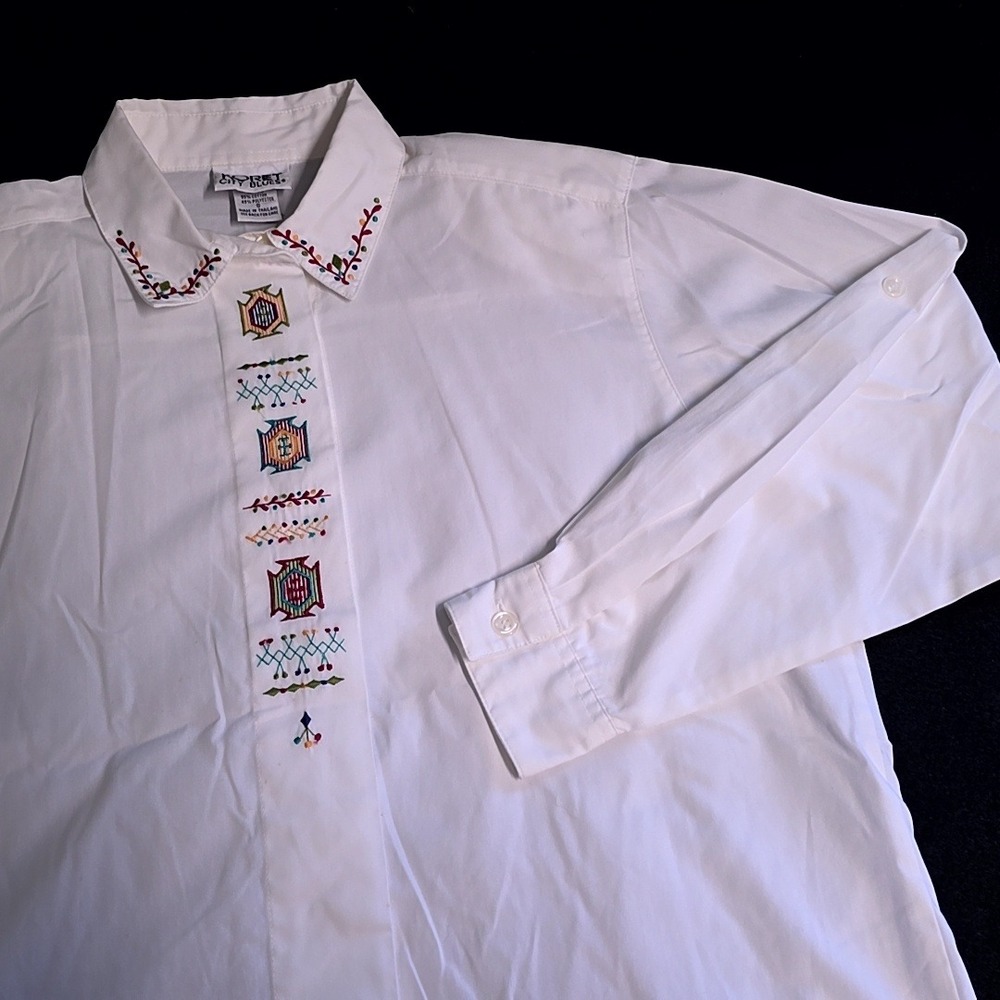 Koret Vintage City Blues Button Down Shirt Women S White Embroidered Long Sleeve